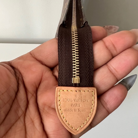 Louis Vuitton Toiletry 26 Pouch - Picture 3 of 15